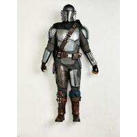 Hot Toys Star Wars Mandalorian and Grogu 1/4 Scale Collectable Figure QS017