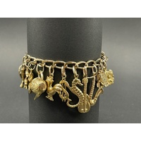 Ladies 9ct Yellow Gold Oval Curb Link Charm Bracelet