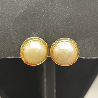 Ladies 14ct Yellow Gold Pearl Earrings