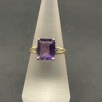 Ladies 9ct Yellow Gold Purple Gemstone Ring