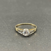 Ladies 9ct Yellow Gold Cubic Zirconia Ring