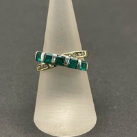 Ladies 9ct Yellow Gold Green Gemstones and Diamonds Ring