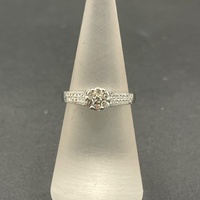 Ladies 18ct White Gold Diamond Cluster Ring