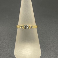 Ladies 18ct Yellow Gold Natural Diamond Ring