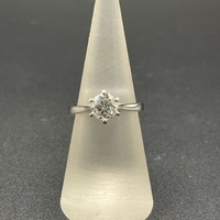 This Ladies 14ct White Gold Natural Diamond Engagement Ring