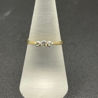 Ladies 9ct Yellow Gold Cubic Zirconia Ring