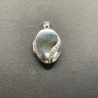 Ladies 10ct White Gold Oval Locket Pendant
