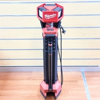 Milwaukee M18HOSALC High Output Stand Area Light with Battery Charger