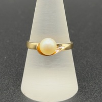 Ladies 9ct Yellow Gold White Pearl Ring
