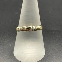Ladies 9ct Yellow Gold Diamond Twist Pattern Ring