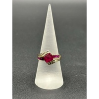 Ladies 9ct Yellow Gold Pink Gemstone Ring