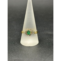 Ladies 18ct Yellow Gold Green Stone & Diamond Ring