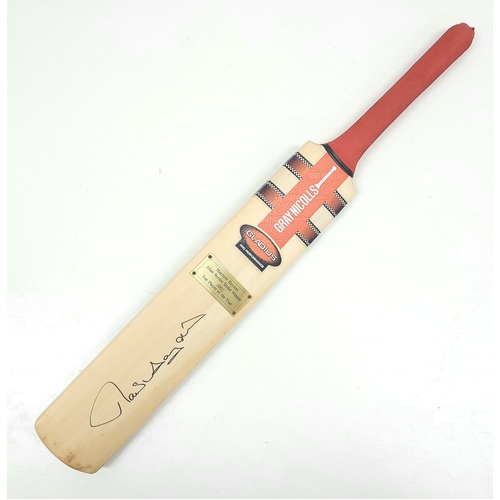 Cricket Bat Matthew Hayden 2002 Signed Gladius Pro Performance (Pre-Owned)