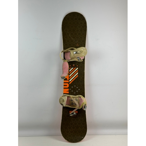 Option Snowboard Pro with Foot Bindings High-Performance Snowboarding Equipment