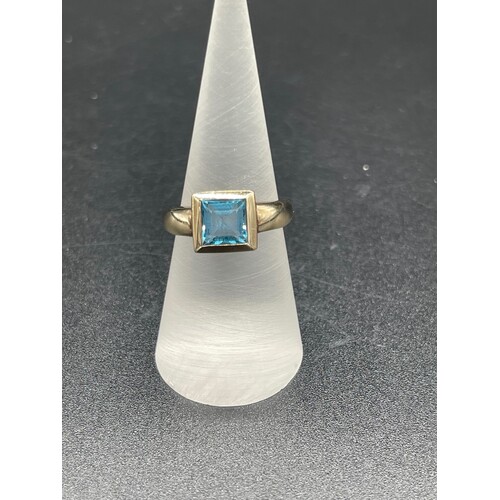 Ladies 9ct Yellow Gold Blue Gemstone Ring Fine Jewellery 4.0 Grams Size UK O