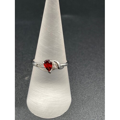 Ladies Solid 9ct White Gold Red Gemstone Ring High-Quality Fine Jewellery