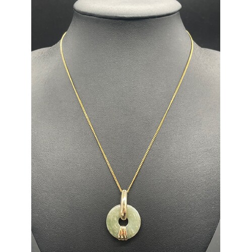 Ladies 18ct Yellow Gold Curb Link Necklace & Jade Circle Pendant (Pre-Owned)