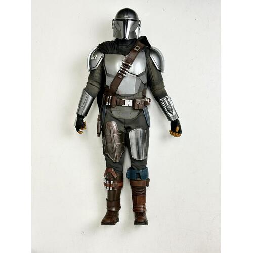 Hot Toys Star Wars Mandalorian and Grogu 1/4 Scale Collectable Figure QS017