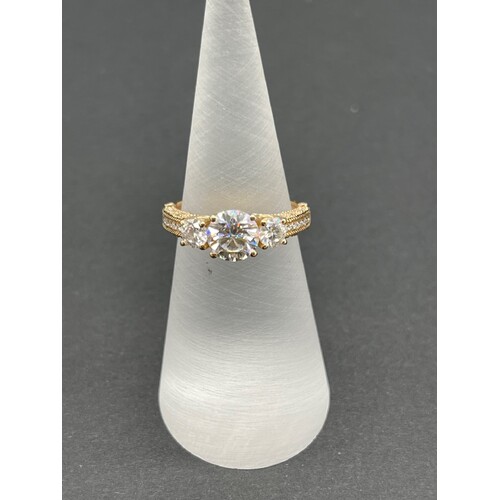 Ladies 10ct Yellow Gold Moissanite Stone Ring (Pre-Owned)