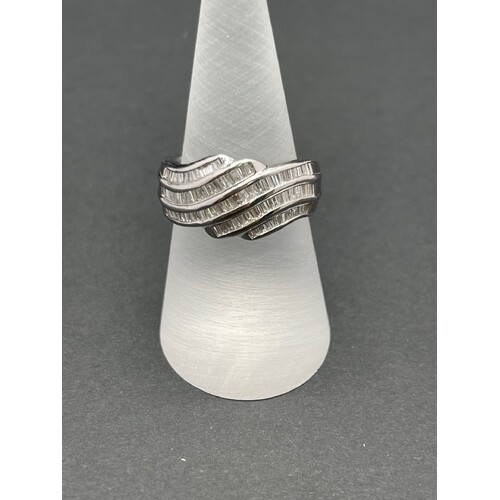 Ladies Platinum Diamond Ring (Pre-Owned)