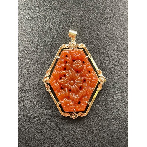 Ladies 9ct Yellow Gold Red Jade Pendant (Pre-Owned)