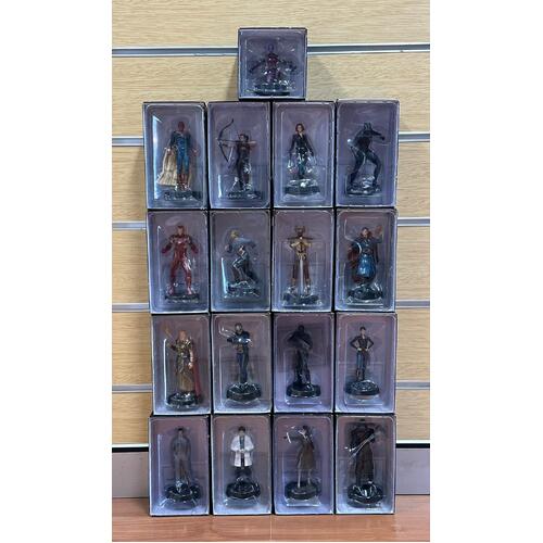Marvel Collectable Super Heroes Figure 2017 Series 17 Pieces with Certificate