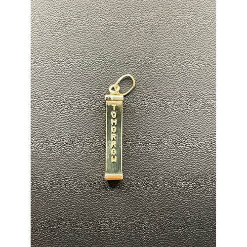 Ladies 9ct Yellow Gold Rectangle 3D Pendant