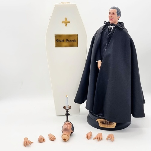 Kaustic Plastik Horror of Dracula Christopher Lee Dracula 1:6 Figure with Coffin