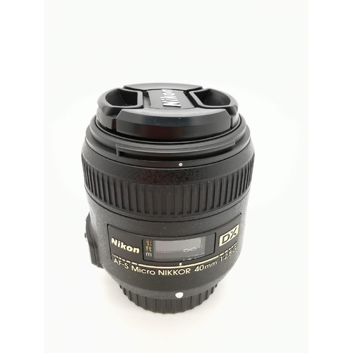 Nikon AF-S DX Micro NIKKOR 40mm f/2.8G Lens with Nikon HB-61 Bayonet Lens Hood