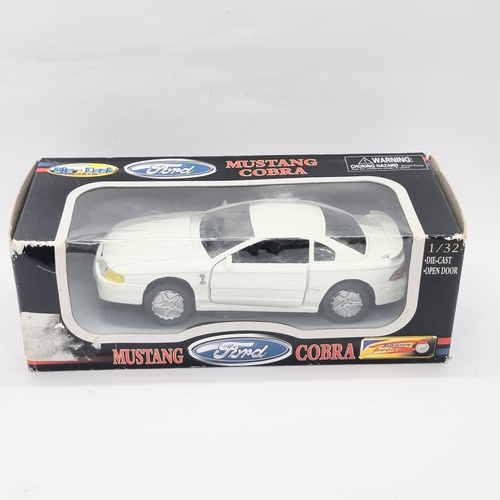 Ford Mustang Cobra 1:32 Diecast Car Model White Open Door Collectible