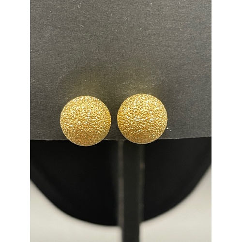 Ladies 18ct Yellow Gold Sandblast Ball Stud Earrings
