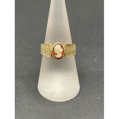 Ladies 9ct Yellow Gold Cameo Ring