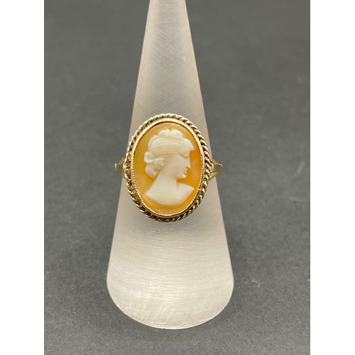 Ladies 9ct Yellow Gold Cameo Ring