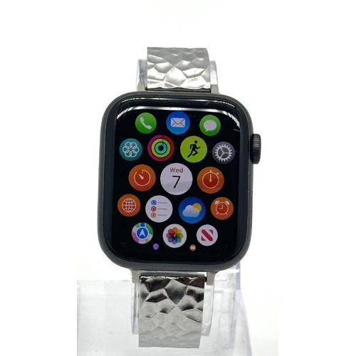Apple Watch SE 44mm 1st Gen WiFi and Cellular Aluminum Case with Link Bracelet