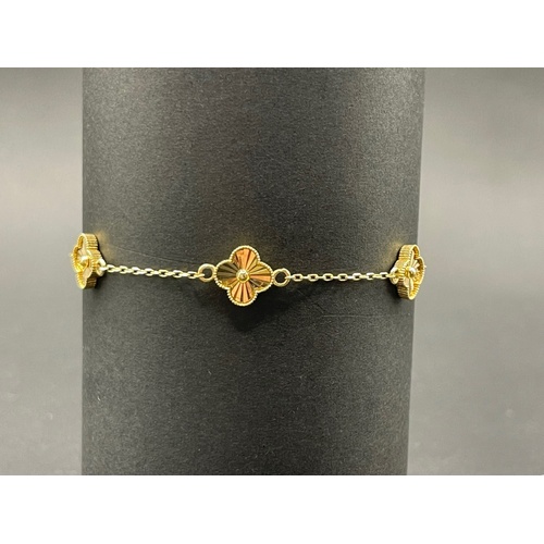 Ladies 18ct Yellow Gold Belcher Link & Clover Bracelet