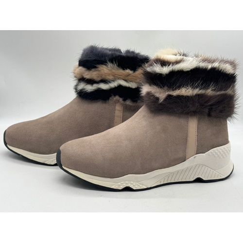 UGG Nock Stella Short Classics Boots for Women Size US 5 NK0004A