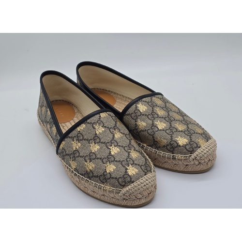 Gucci GG Supreme Bee Espadrilles Size 7 US Women's Canvas Shoes