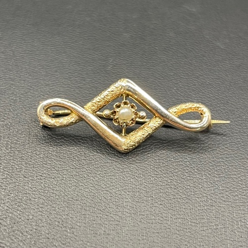 Ladies 9ct Yellow Gold Pearl Brooch