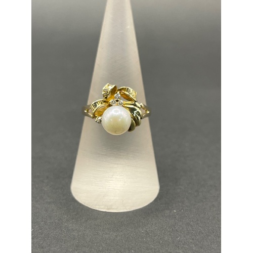 Ladies 18ct Yellow Gold White Pearl Diamond Ring
