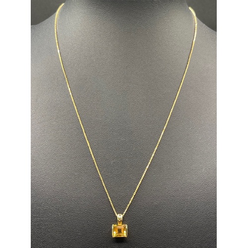 Ladies 18ct Yellow Gold Box Link Chain & Orange Gemstone Pendant