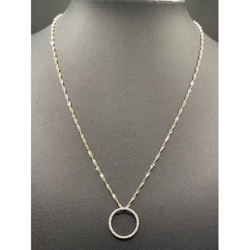 Ladies 9ct White Gold Margarita Twist Link Chain & Circle Pendant