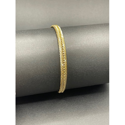 Unisex 18ct Yellow Gold Tight Curb Bracelet