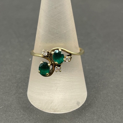 Ladies 9ct Yellow Gold Green Gemstone and Diamond Ring
