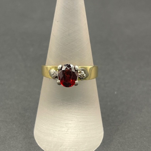 Ladies 18ct Yellow Gold Red Gemstone Vintage Design Ring