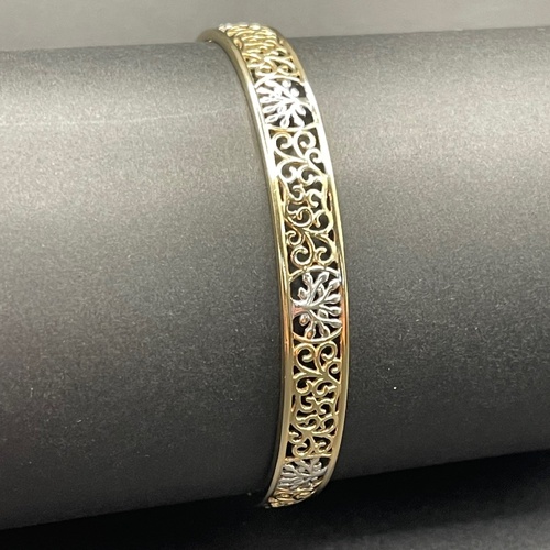 Ladies 9ct Two Tone Round Pattern Bangle
