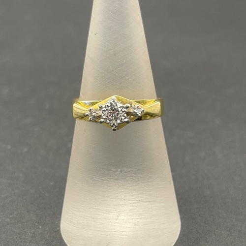 Ladies 18ct Yellow Gold Diamond Ring