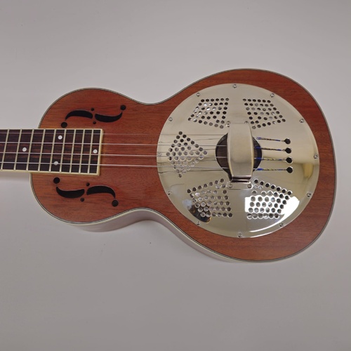 Bondi Ukulele Resonator Mahogany with Case and Extras Unique Sound