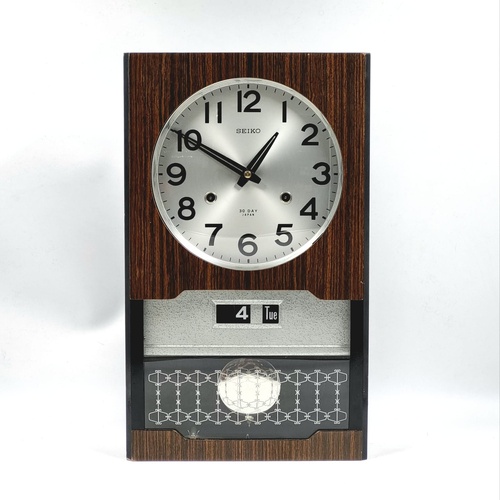Seiko 30 Day Winding Wall Clock Striking Day Date Calendar Vintage