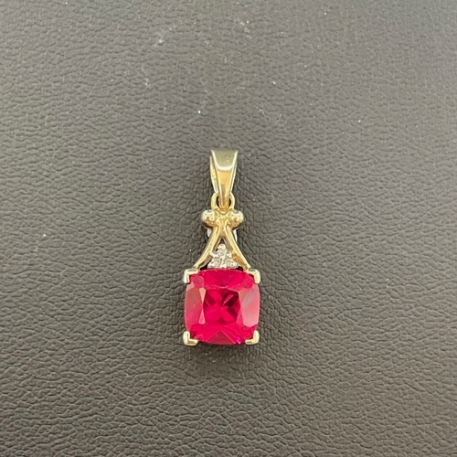 Ladies 9ct Yellow Gold Red Gemstone Pendant
