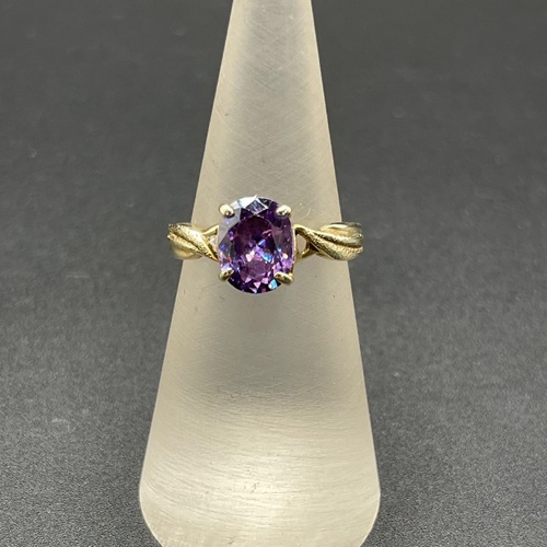 Ladies 9ct Yellow Gold Purple Gemstone Ring